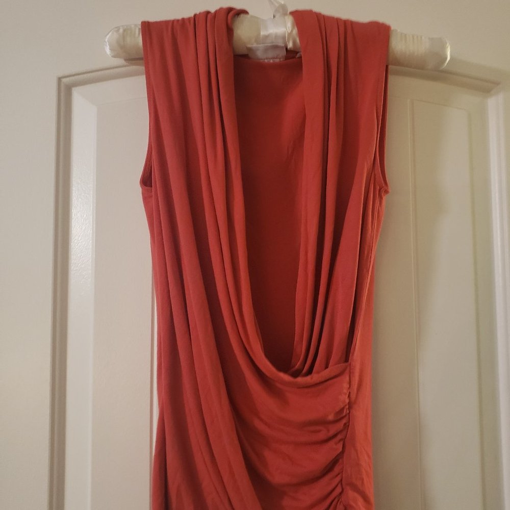New York & CO Small Coral Drop Neckline